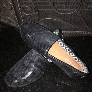 Tom’s Black sequin women’s classic’s.